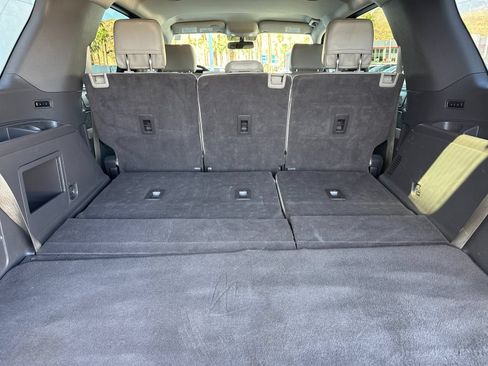 Used 2018 Ford Expedition XLT w/ Equipment Group 201A RWD image 16