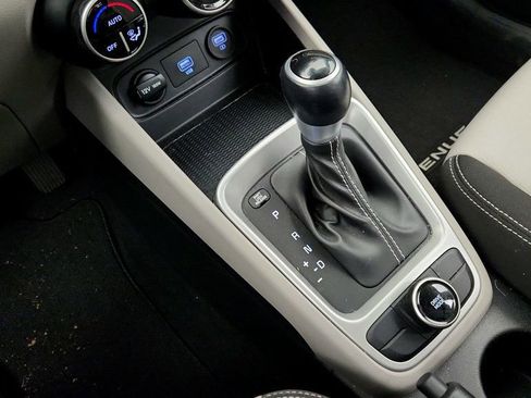 Used 2021 Hyundai Venue SEL w/ Cargo Package image 15