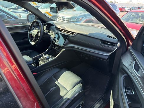 Used 2023 Jeep Grand Cherokee L Overland w/ Luxury Tech Group IV image 6