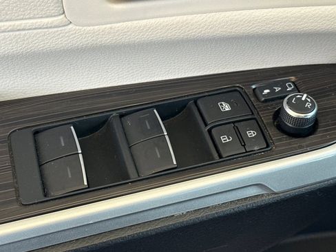 Certified 2024 Toyota Sienna Platinum image 14