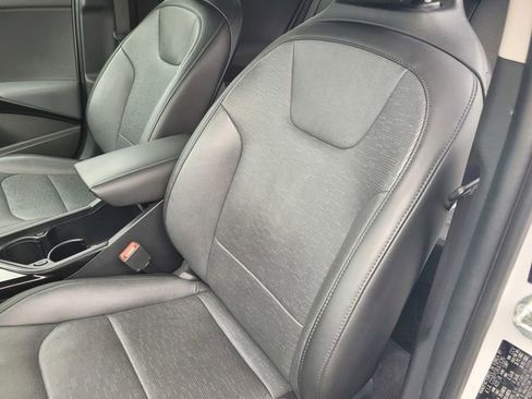 Used 2023 Kia Niro SX image 11