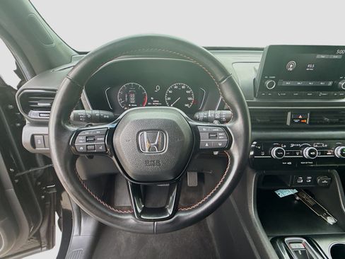Certified 2025 Honda Pilot Sport image 10