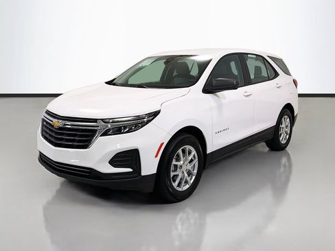 Used 2024 Chevrolet Equinox LS FWD image 2