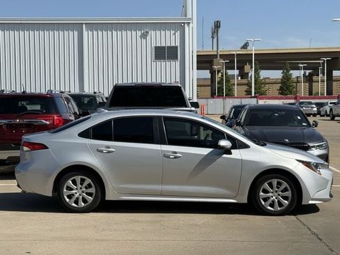 Used 2025 Toyota Corolla LE w/ Convenience Package FWD image 3