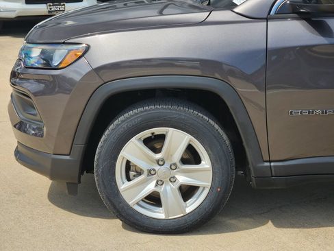Used 2022 Jeep Compass Latitude FWD image 8