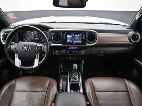 Used 2019 Toyota Tacoma Limited AWD/4WD image 12
