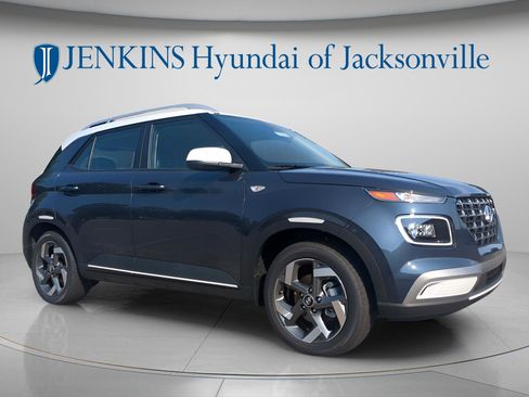 New 2025 Hyundai Venue Limited FWD image 10