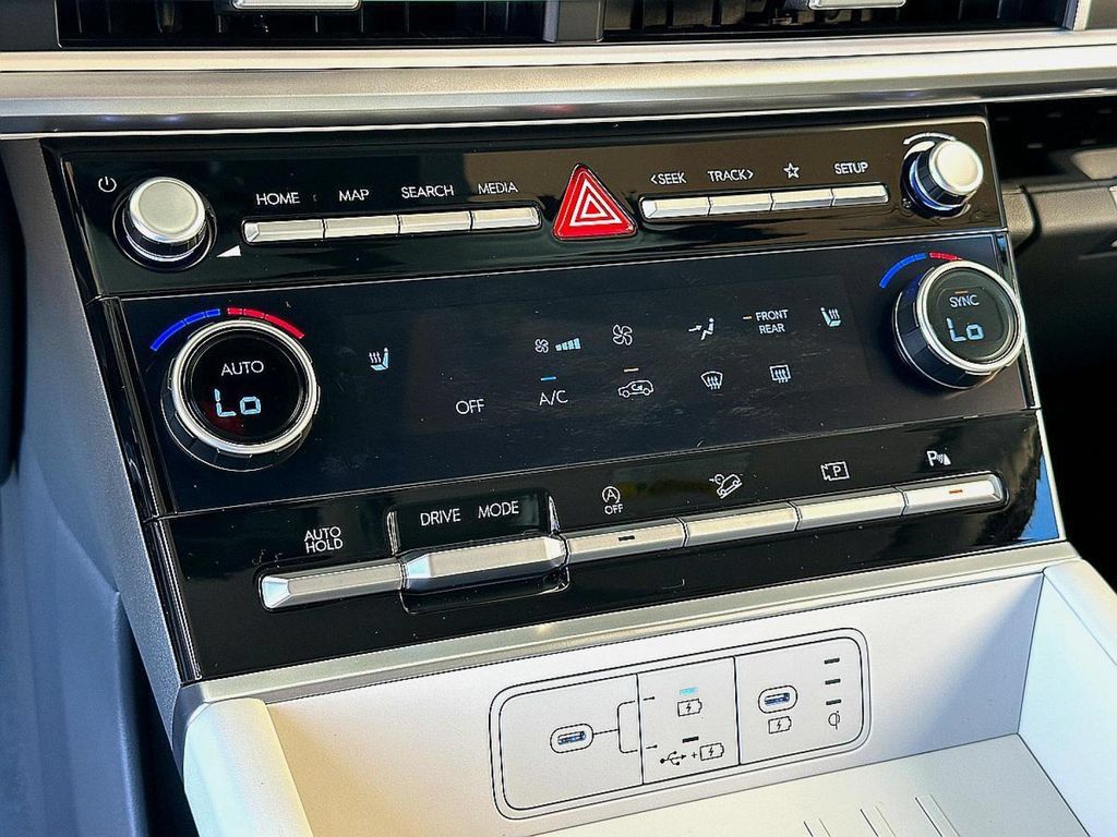 Used 2025 Hyundai Santa Fe SEL FWD image 19