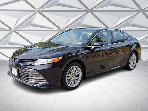 Used 2020 Toyota Camry XLE FWD image 5