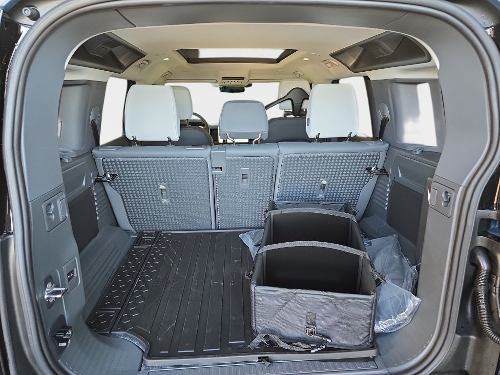 New 2026 Land Rover Defender 110 S AWD/4WD image 10
