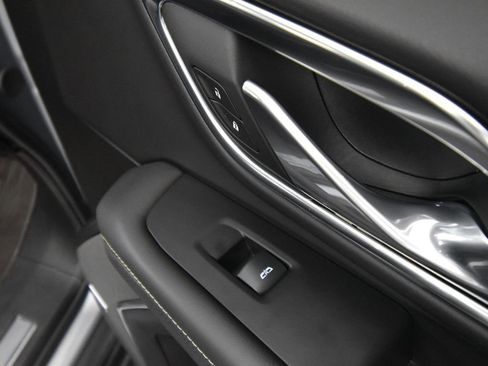 Used 2024 GMC Yukon XL SLT image 55