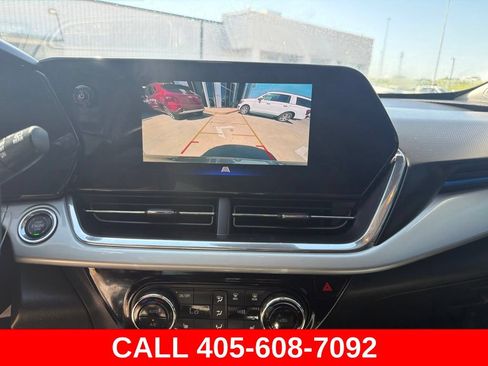 Used 2026 Chevrolet Trax LT w/ LT Convenience Package FWD image 12
