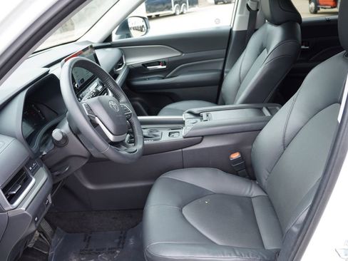 Used 2025 Toyota Grand Highlander XLE image 15