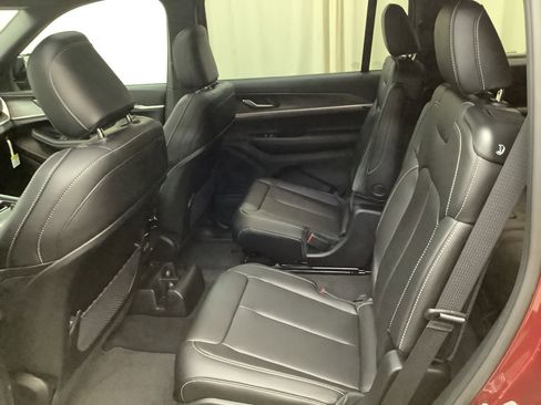New 2025 Jeep Grand Cherokee L Limited image 28