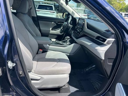 Used 2022 Toyota Highlander L FWD image 21
