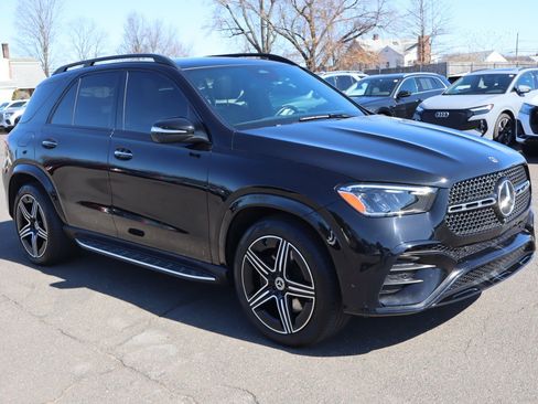 Used 2025 Mercedes-Benz GLE 450e 4MATIC w/ AMG Line Exterior image 3