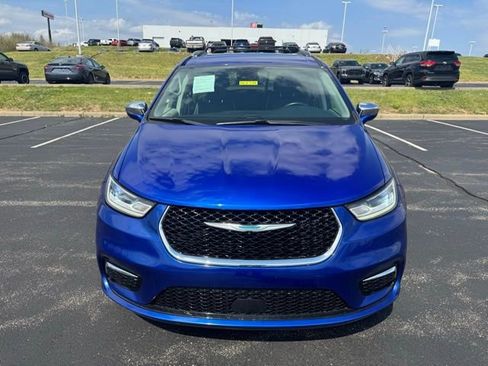 Used 2021 Chrysler Pacifica Limited image 8