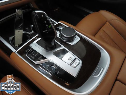 Used 2022 BMW 750i xDrive w/ M Sport Package image 18