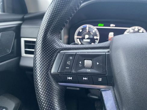 Used 2024 Mitsubishi Outlander 4WD Plug-In Hybrid image 10