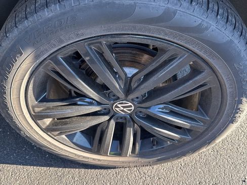 Used 2022 Volkswagen Tiguan SE R-Line image 10