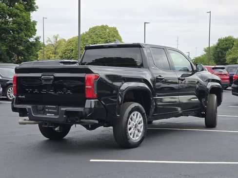 Used 2025 Toyota Tacoma SR5 AWD/4WD image 19