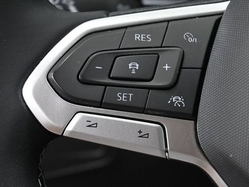 Used 2022 Volkswagen Tiguan SE AWD/4WD image 17