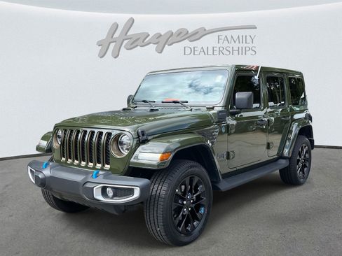 Used 2022 Jeep Wrangler Unlimited Sahara w/ Safety Group image 39