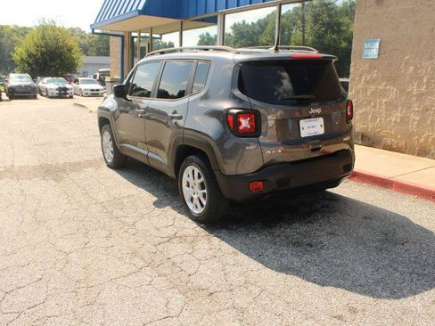 Used 2019 Jeep Renegade Latitude w/ Cold Weather Group AWD/4WD image 4