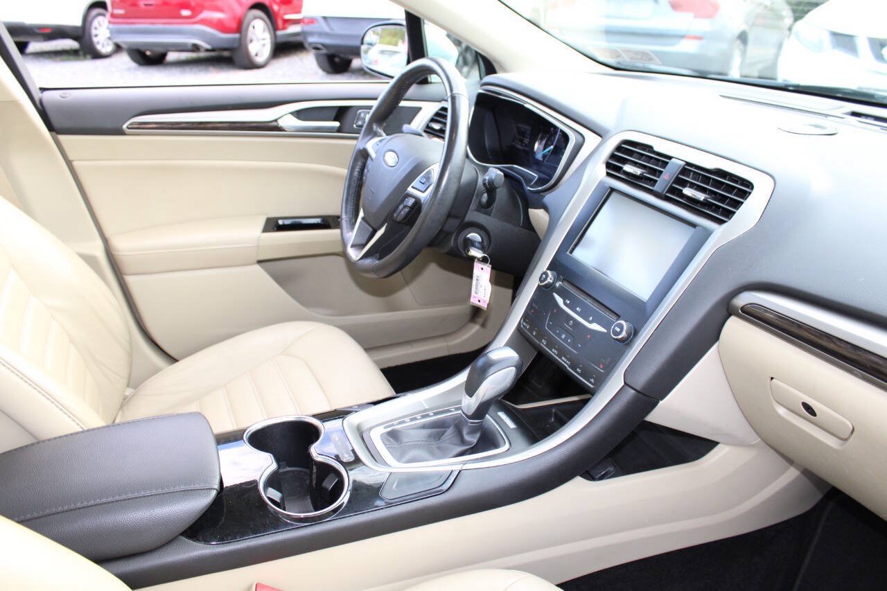 Used 2014 Ford Fusion SE w/ Equipment Group 502A FWD image 12