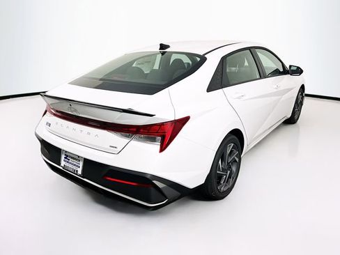 New 2025 Hyundai Elantra SEL image 6