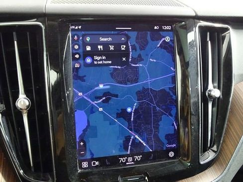 Used 2023 Volvo XC60 B5 Plus image 18