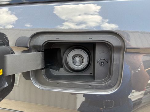 Used 2025 Jeep Grand Cherokee Altitude RWD image 33