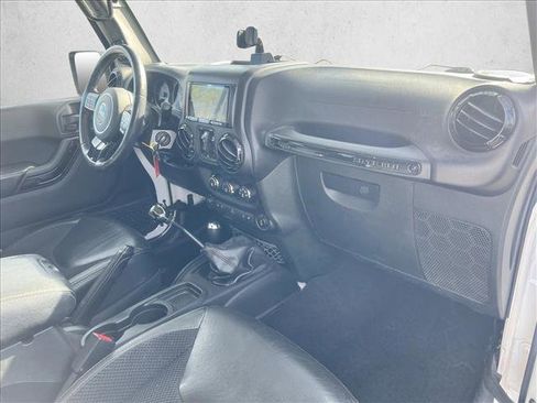 Used 2017 Jeep Wrangler Unlimited Sahara image 21