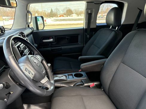 Used 2013 Toyota FJ Cruiser Base 4x4 4dr SUV 5A image 16