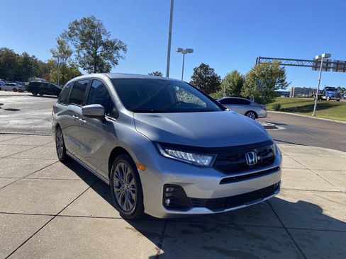 New 2026 Honda Odyssey Touring image 2