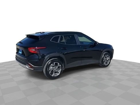 Used 2024 Chevrolet Trax LT image 8