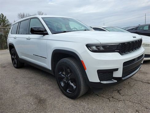 Used 2023 Jeep Grand Cherokee L Laredo image 1