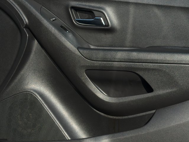 Used 2020 Chevrolet Trax LS w/ Tint and Cruise Package FWD image 17