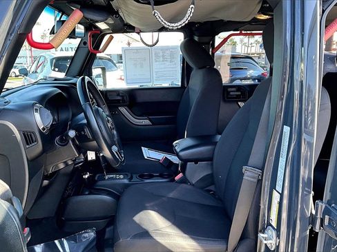 Used 2018 Jeep Wrangler Unlimited Sport S image 14