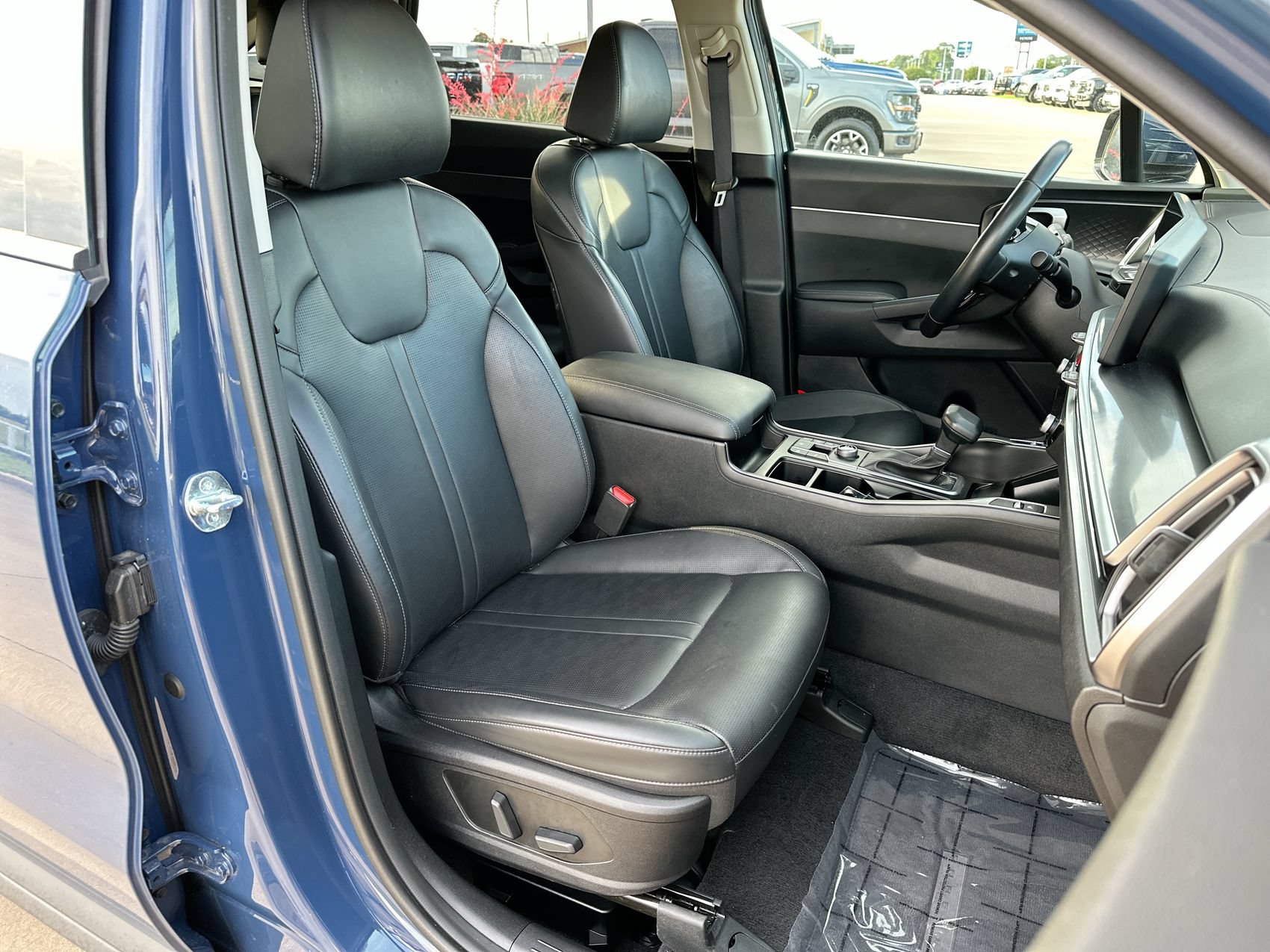 Used 2025 Kia Sorento EX w/ Panoramic Sunroof Package FWD image 24