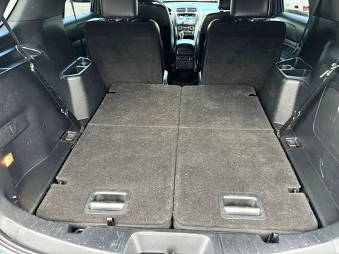 Used 2018 Ford Explorer XLT w/ Equipment Group 202A AWD/4WD image 16