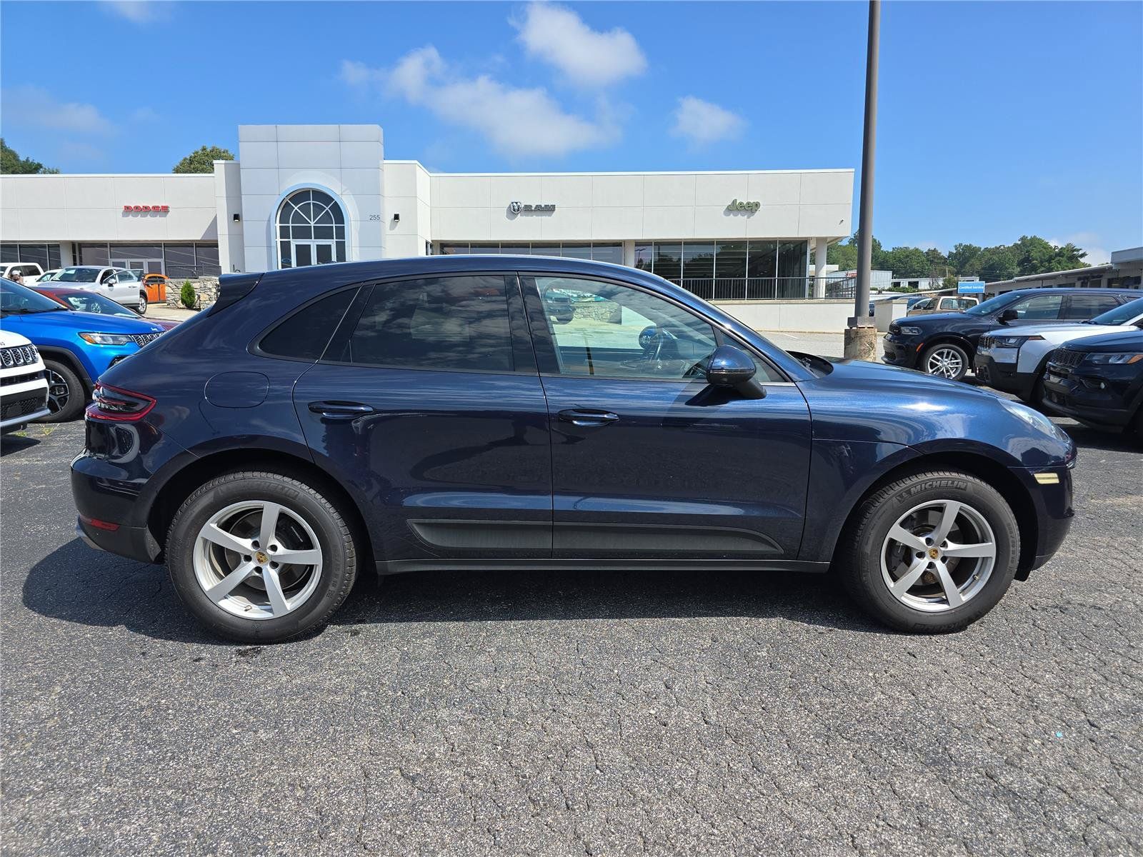Used 2018 Porsche Macan AWD/4WD image 2