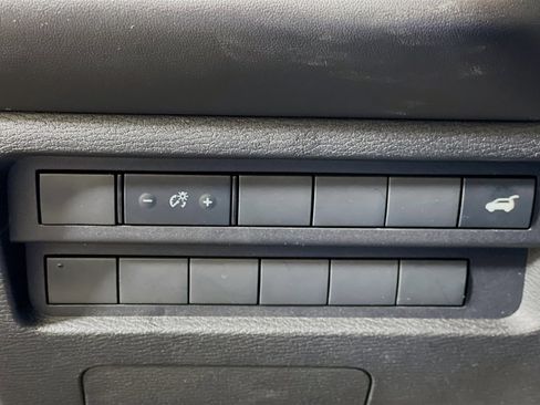 Used 2024 Mitsubishi Outlander SE image 17