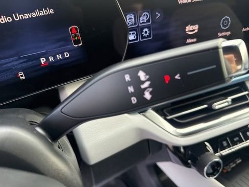 New 2025 Chevrolet Equinox EV LT w/ Convenience Package II FWD image 19