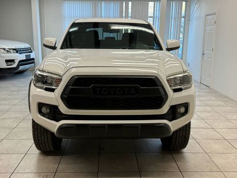 Used 2017 Toyota Tacoma TRD Off-Road w/ Tow Package (A/T) image 2