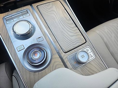 Used 2024 Genesis GV80 3.5T w/ Advanced Package image 25