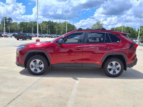 Certified 2025 Toyota RAV4 LE AWD/4WD image 9