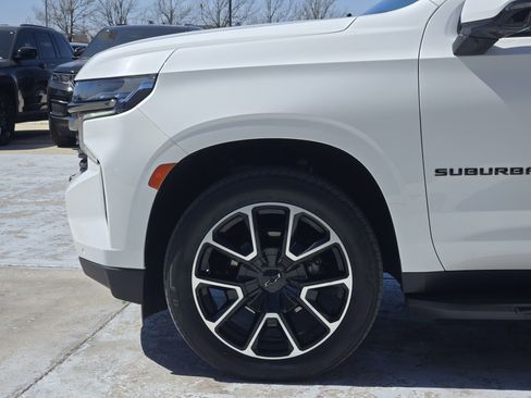 Used 2022 Chevrolet Suburban RST w/ Sport Performance Package image 9