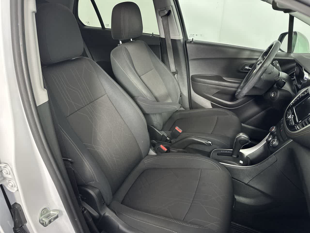 Used 2020 Chevrolet Trax LT FWD image 19