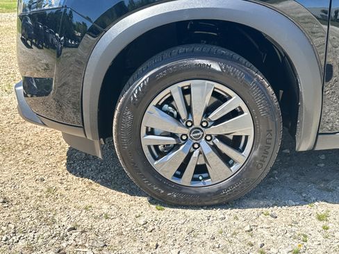 Used 2025 Nissan Pathfinder SV FWD image 11
